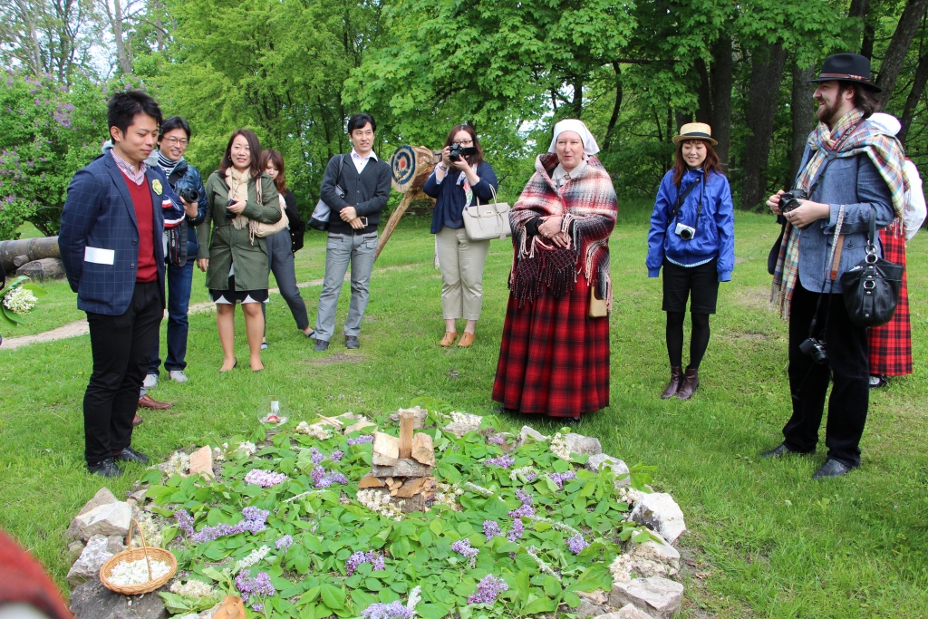 Liela interese. Viesiem no Japānas  Inguna Žogota stāsta par senlatviešu kāzām.  	
Autors: Daina Liepiņa