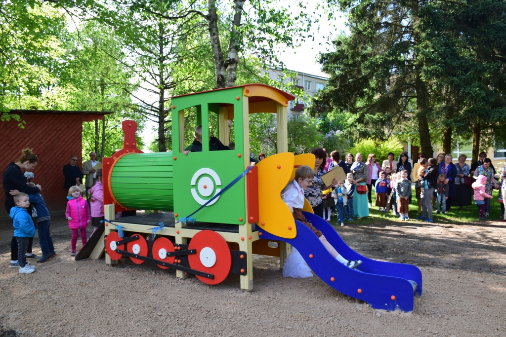 Jaunais vilcieniņš. Šo rotaļu objektu vēlējās iemēģināt katrs “Saulītes” audzēknis.
Autors: Līga Patmalniece