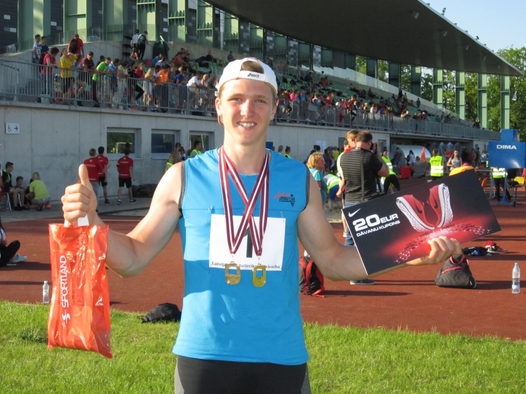 Varam lepoties, ka mūsu pilsētā dzīvo, mācās un trenējas tādi jaunieši kā Oļegs Kozjakovs, kas ar savu darbu, apņēmību un neatlaidību kaldina panākumus sportā un popularizē arī Aizkraukles vārdu.                                                                                                  
Autors: no personīgā albuma