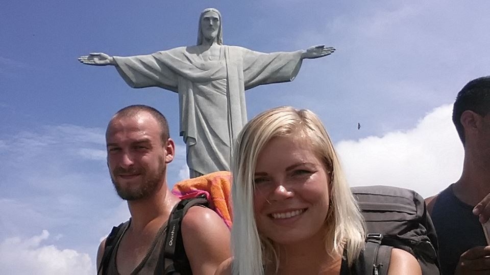 Laine un Artūrs pie Jēzus statujas Riodežaneiro.
Autors: no personīgā albuma