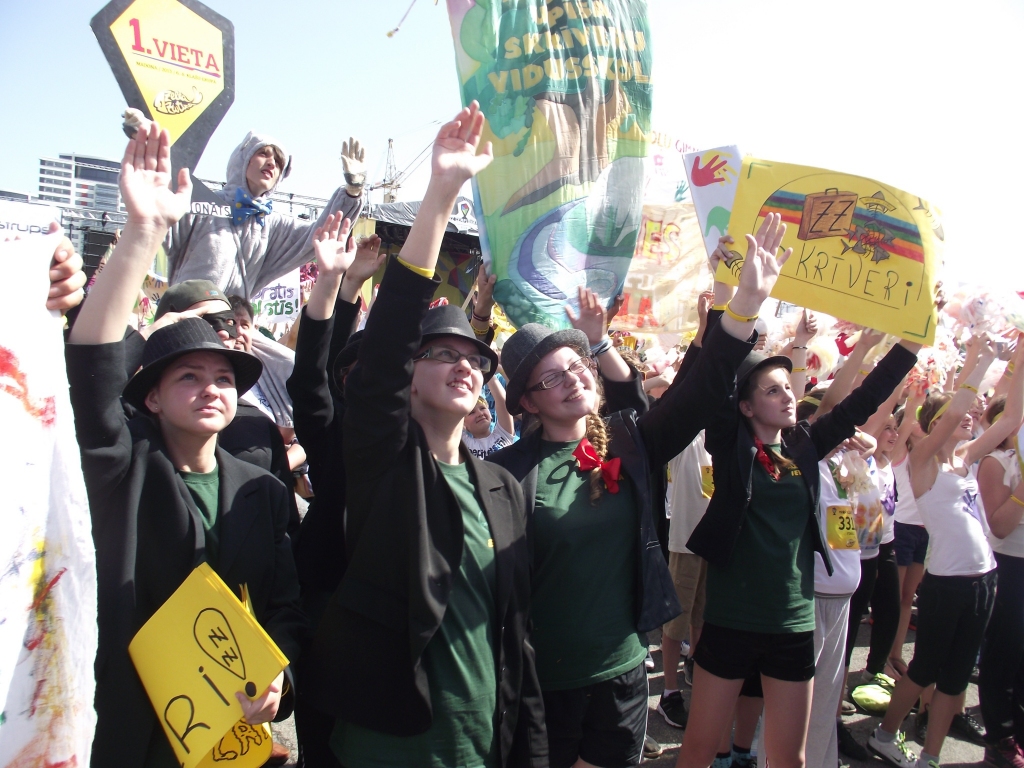 AUDZĒKŅI skolas vārdu allaž skandinājuši un kaldinājuši arī Latvijā. 	
Autors: no skolas arhīva