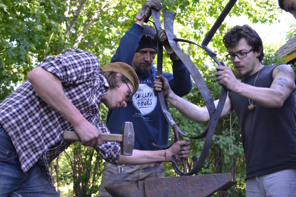 Pēdējā detaļa — acis. Mārtiņš Daksis (no kreisās), Ants Brimerbergs un Reinis Pētersons.
Autors: Līga Patmalniece