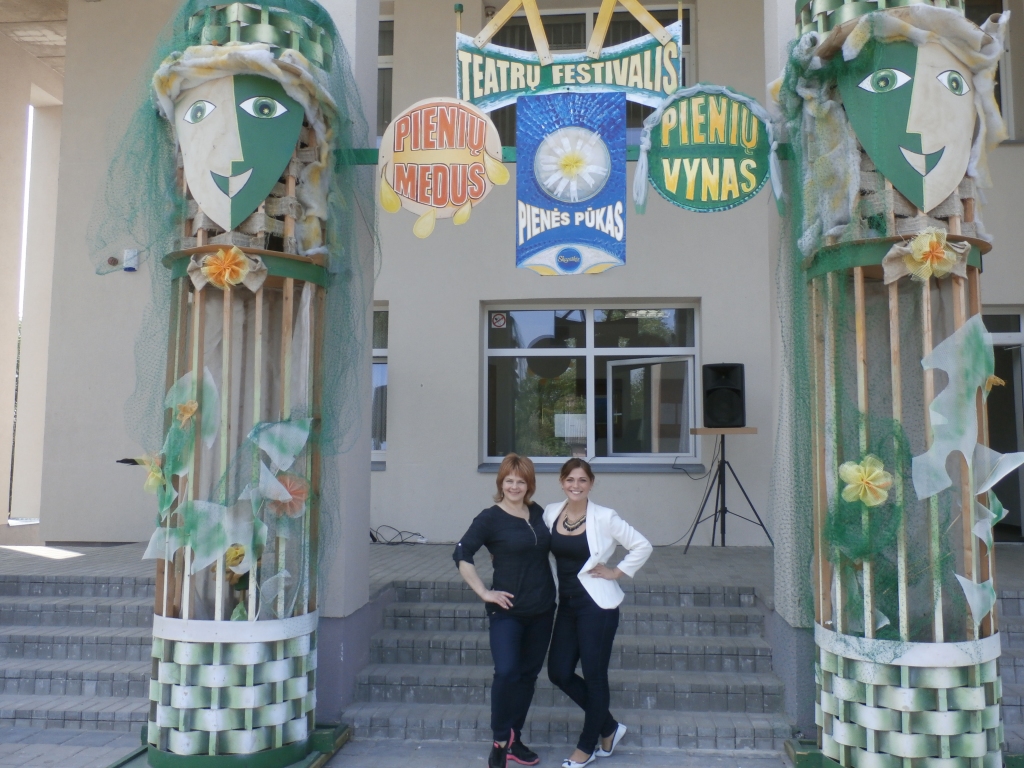 Pieneņu festivāla dalībnieces — Aija Sproģe (no kreisās) un Liene Dareiko-Sinkēviča.                                                        
Autors: Inguna Strazdiņa