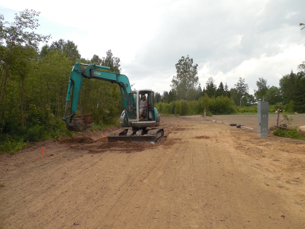 ATTĪSTĀS. Ielas virsmu klās šķembu maisījums. 
Autors: Sandra Pumpure