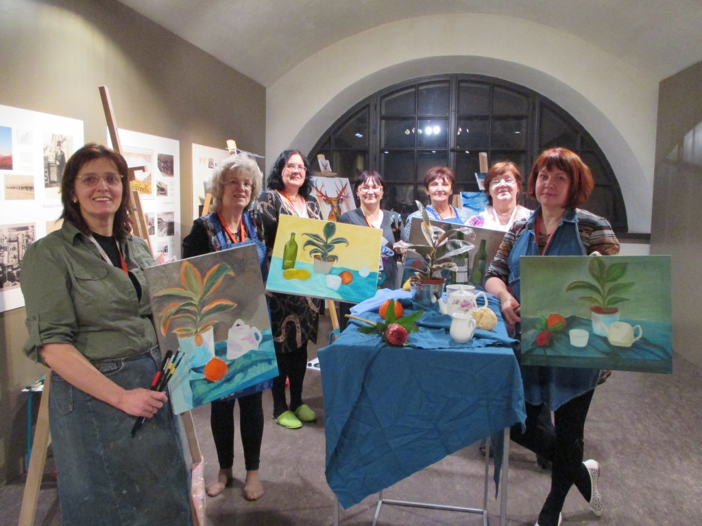 Jaunjelgavietēm meistarklase Rotko centrā Daugavpilī. Vaira Lejniece (no kreisās), Ināra Ozoliņa, Dace Bērziņa (no Kūku pagasta studijas) un Jolanta Ābele, meistarklases vadītāja, Dace Kuršinska, Rasma Rinkēviča un Svetlana Kalve.                                                                                                                      
Autors: no biedrības