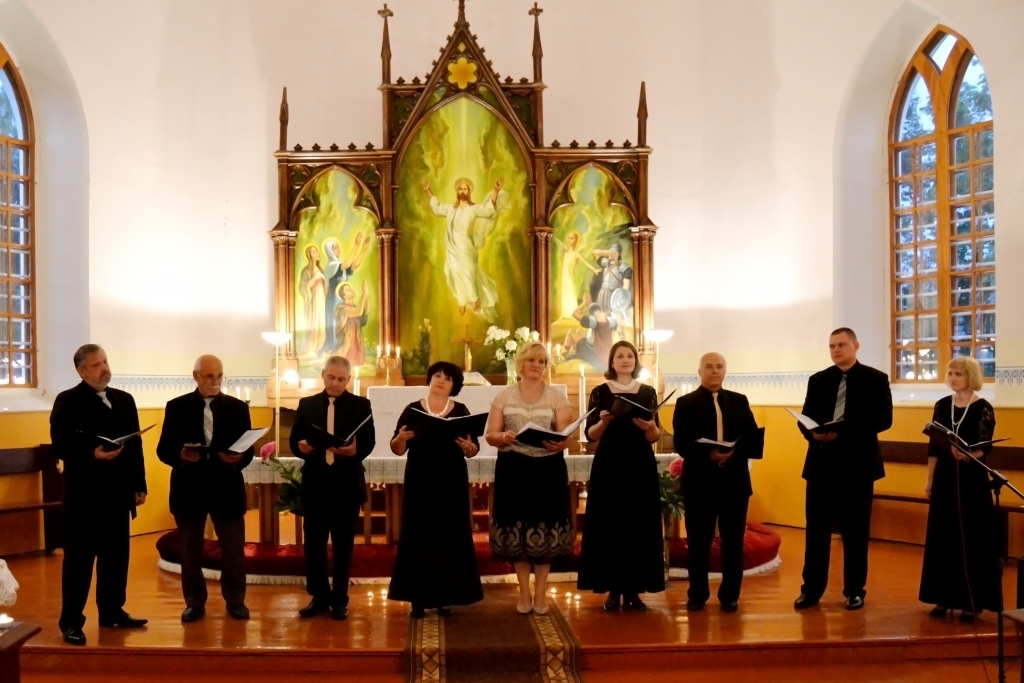 DZIESMAS BAZNĪCĀ skan arī Staburaga jauktā vokālā ansambļa izpildījumā.  	
Autors: Aigars Zariņš