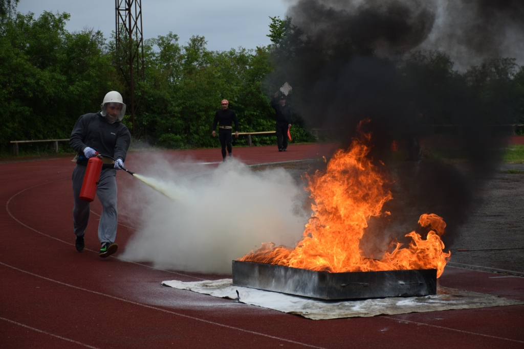 Mirklis no sacensībām Aizkraukles stadionā. Valsts ugunsdzēsības un glābšanas dienesta Zemgales reģiona brigādes čempionāts Aizkrauklē notika pirmo reizi.                                                                                                                                                                                                     
Autors: Līga Patmalniece