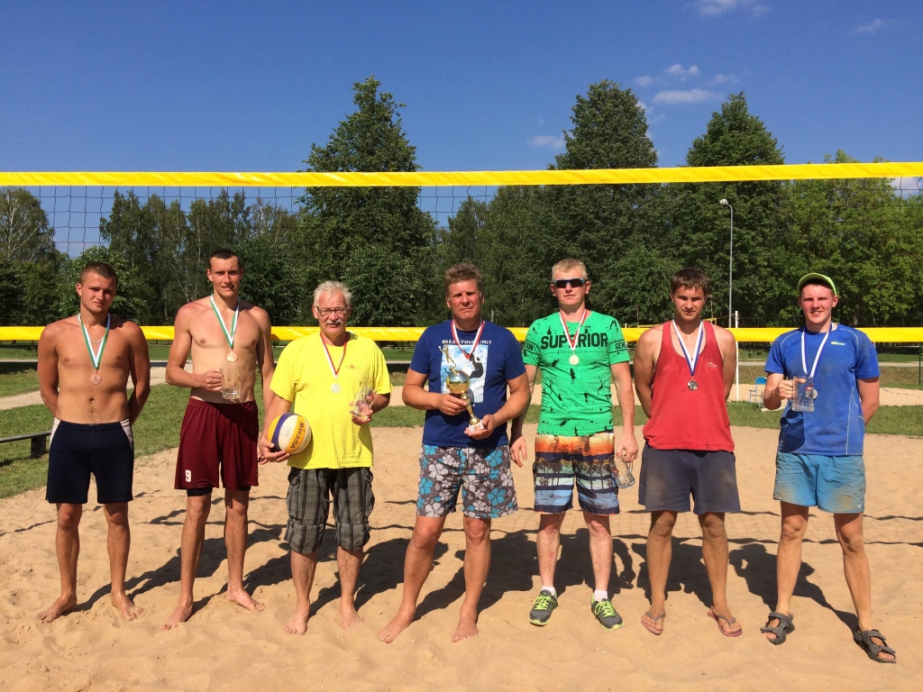 “Saulgriežu kausa” volejbola sacensību godalgoto vietu ieguvēji. 	

Autors: autora 