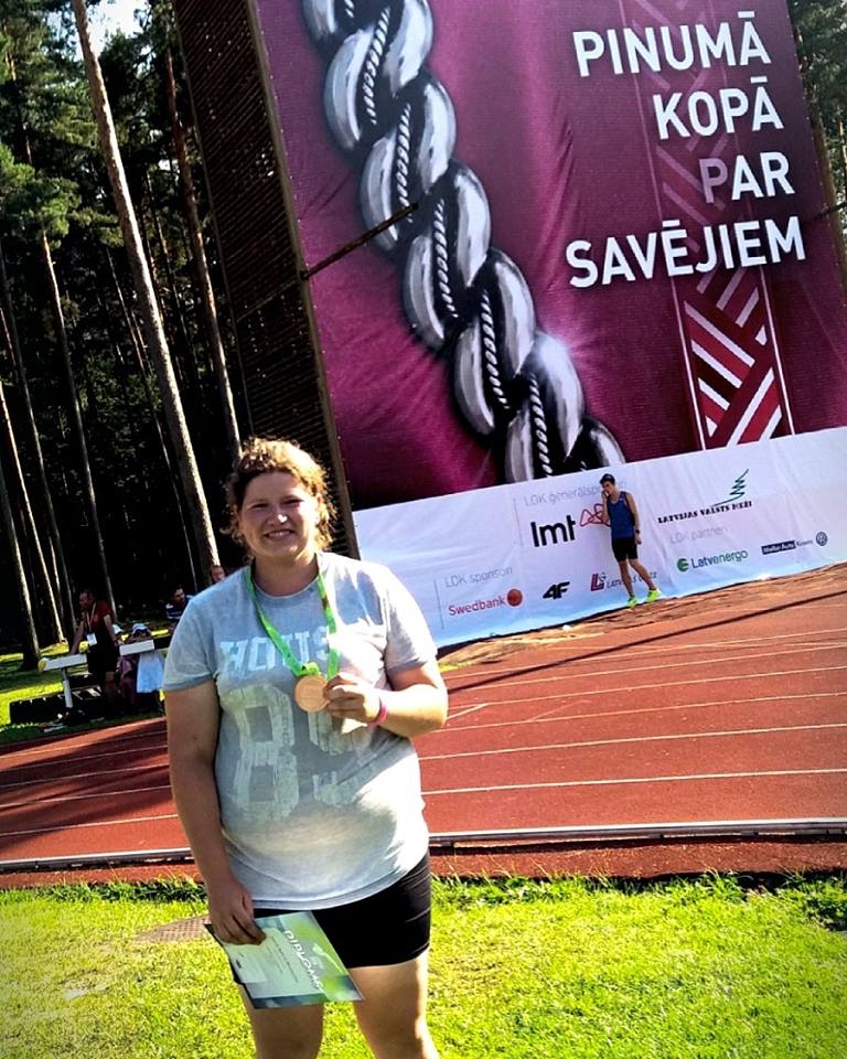 Bronza Latvijas olimpiādē. Jaunjelgavas novada gods un lepnums — vesera metēja Jurita Agneta Matuseviča.

Autors: no personīgā albuma