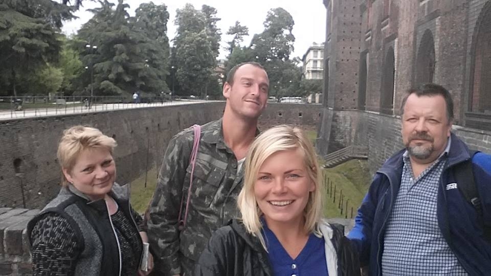 Beidzot! Artūrs un Laine satikuši savus mīļos — Laines vecākus.

Autors: no ceļotāju albuma