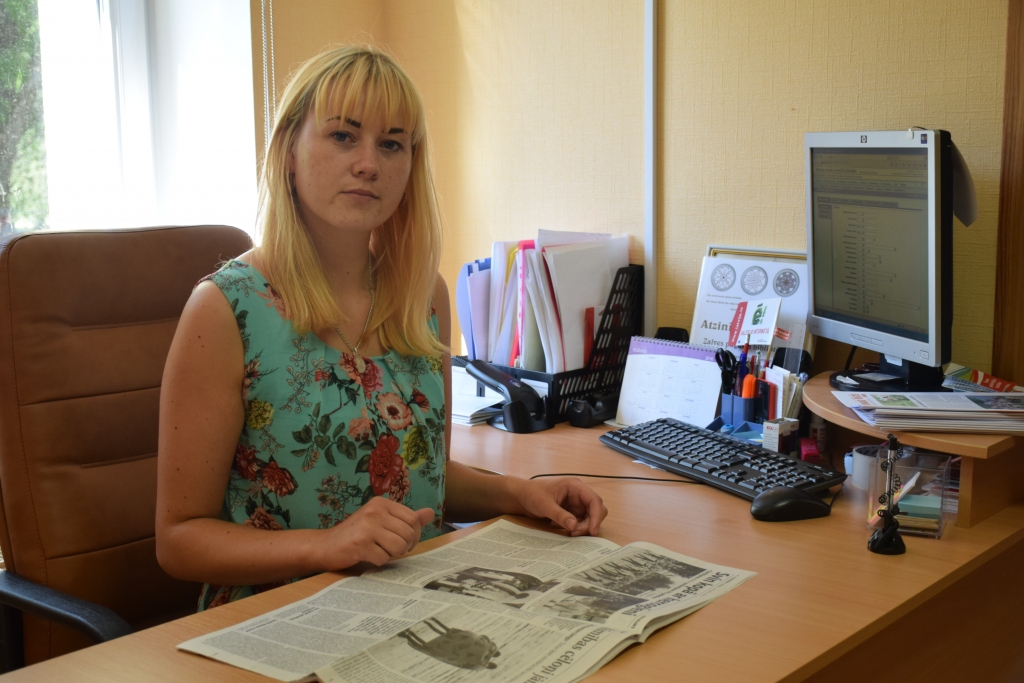 Sondra Bulindža, Neretas novada Zalves pagasta bibliotekāre. Viņa teic: lai arī lauku reģioni daudziem šķiet bezcerīgi, tomēr jaunieši ir arī tur. Nepieciešams viņus apzināt un motivēt iesaistīties aktivitātēs. 

Autors: Imants Kaziļuns
