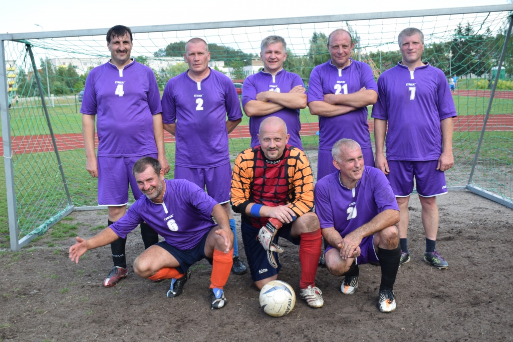 Pirmajā rindā no kreisās — Jurijs Forisjaks, vārtsargs Andrejs Savickis un Edgars Jankovskis. Otrajā rindā no kreisās — Jaroslavs Bīmanis, Oļegs Domšarovs, Aigars Stuglis, Jurijs Mačuļskis un Jurijs Šarikovs. 