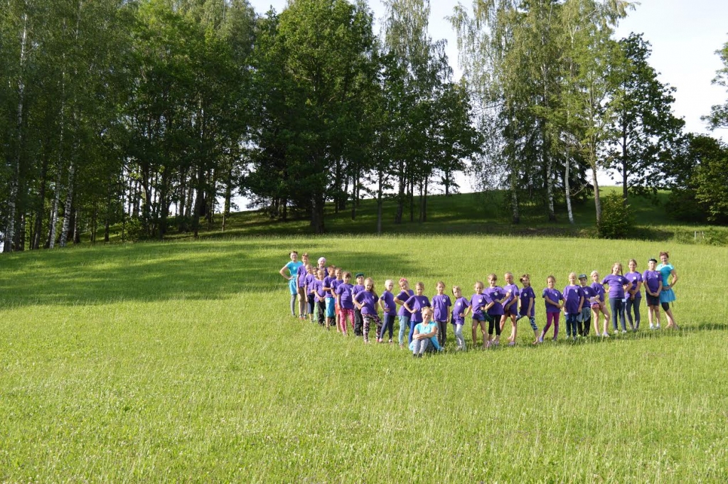 Vasaras saturīgai pavadīšanai. Pļaviņu novada pašvaldība līdzfinansēja bērnu nometni “Pepijas Garzeķes piedzīvojumi “pasaku maratonā” 2016”.  	
Autors: foto no “Pepijas” 