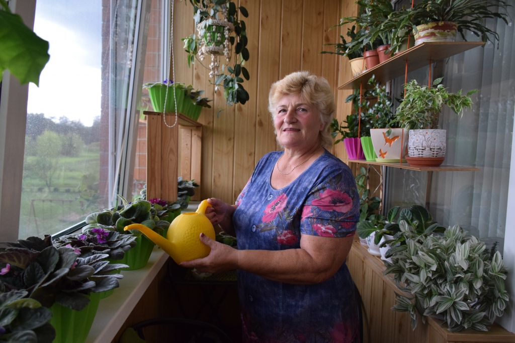 65 gadu jubileja. Valentīnai Rimarei puķes uzlabo garastāvokli. Tāpēc mājās to ir ap simt.

Autors: Imants Kaziļuns