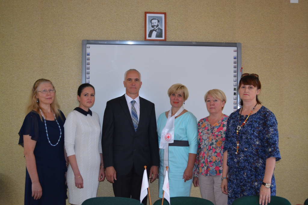 LĪGUMS PARAKSTĪTS. No kreisās — Ludmila Lencberga, Alita Bagatska un Aigars Lukss, līdzās — “Sarkanā krusta” biedrības Grodņas reģionālās filiāles priekšsēdētāja Romānija Romānova-Skomoroško. 


Autors: no Pļaviņu novada domes