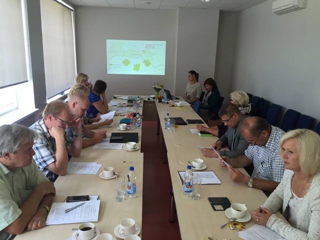 UZKLAUSA INICIATĪVU. Aizkraukles un apkārtējo novadu vadītāji un pārstāvji tikšanās reizē apsprieda uzņēmējdarbības atbalsta centra izveidi.
Autors: Leons Līdums