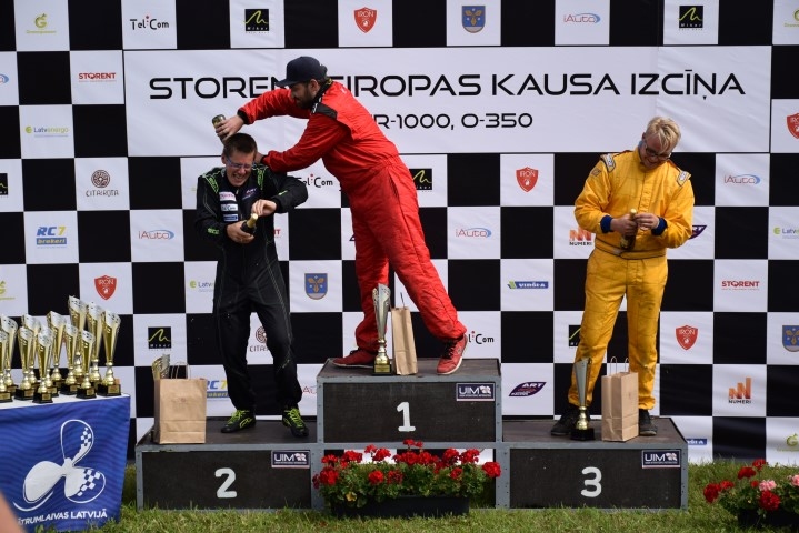 Uzvara. Uz goda pjedestāla Andis Ratnieks (no kreisās), Dāvids Lukotka un Mārtiņš Morozs.
Autors: Imants Kaziļuns