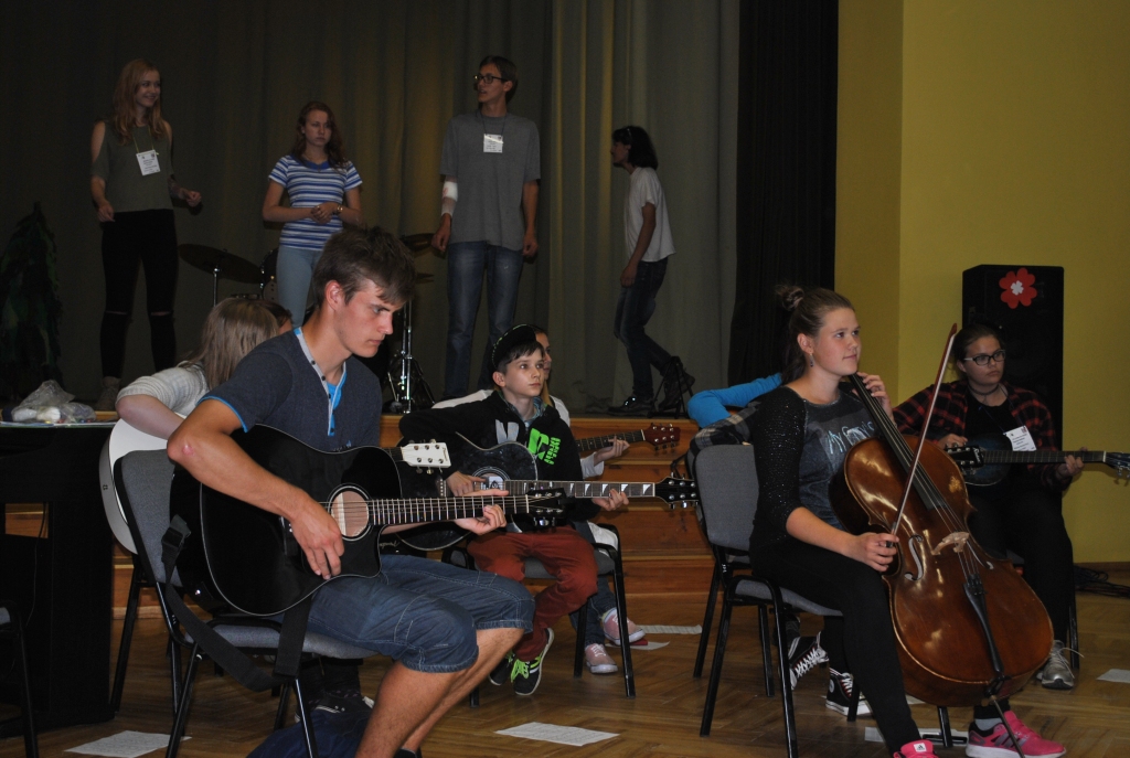 JAUNIE MŪZIĶI labprāt darbojas profesionāļu vadībā, un dažās dienās meistarklasēs ikviens gūst kaut ko jaunu. 