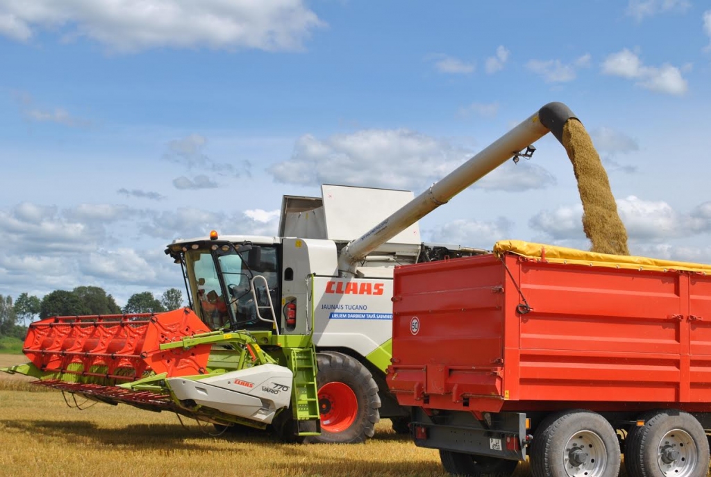 CER UZ SAULI. Ja vien nelītu, zemnieki graudaugu platības vismaz nokultu, kaut uz peļņu neviens vairs necer.

Autors: no “Staburaga” arhīva