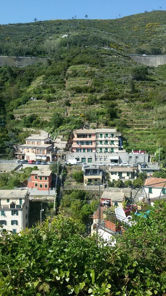 Viens no Činkveterres piecu ciematu grupas jūras krastā, kuru ieskauj kalni un no kura paveras brīnišķīgi skati.

Autors:  no ceļotāju albuma