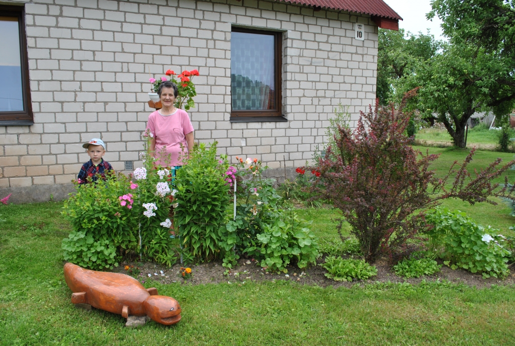 SKAISTI UN INTERESANTI. Annas kundze ar mazmazdēliņu Mārci. 