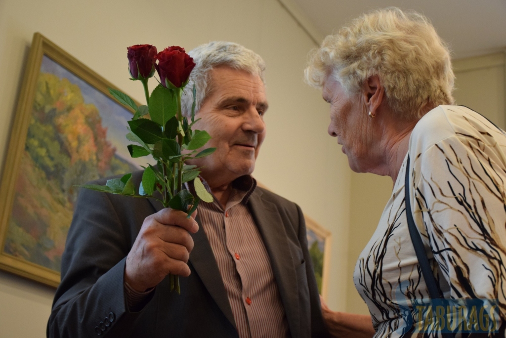 Dainis Breikšs izstādes atklāšanā Skrīveru kultūras centrā. 