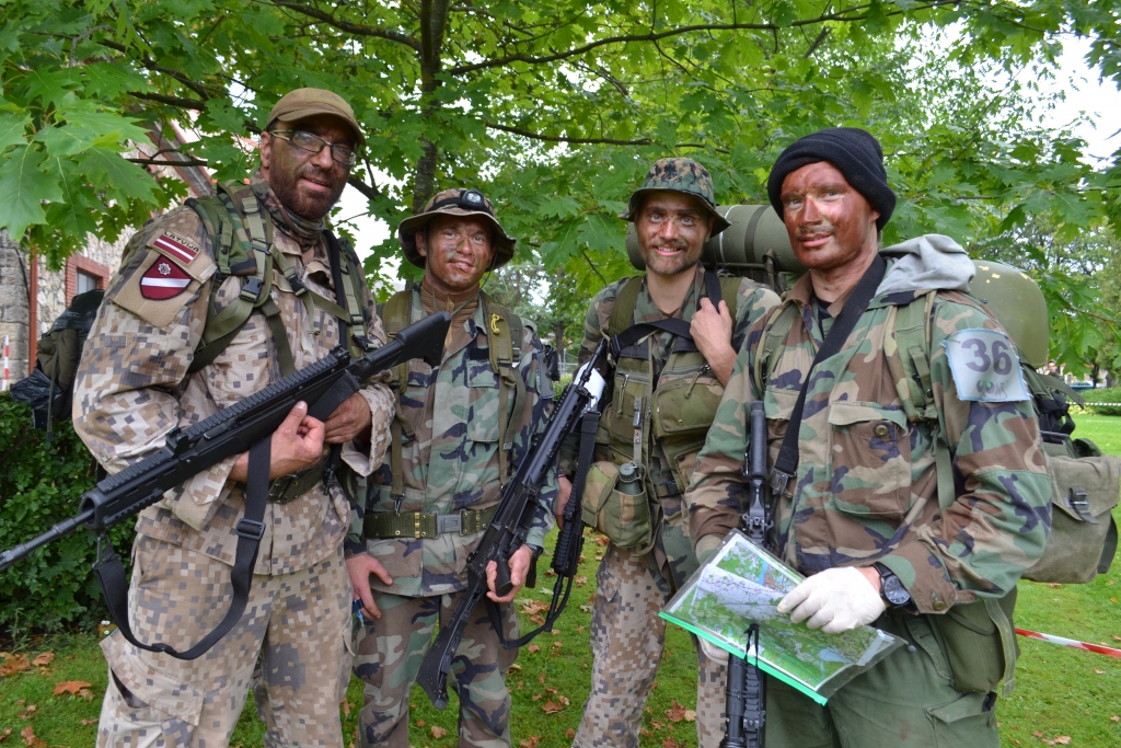Mirklis līdz uzvarai. 55. kājnieku bataljona komanda — Raivis Krasovskis (no kreisās), Viktors Suraks, Reinis Miglāns un Uldis Borskis — ieguva otro vietu gan Zemessardzes vērtējumā, gan sacensību kopvērtējumā.                                                                                                    


Autors: Guna Skaistkalne