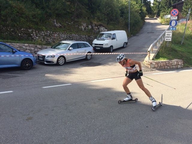 Ar slēpēm Trento ielās. Itālijas ziemeļos Patrīcija Eiduka sacentās ar laiku un karstumu.
Autors: no sportistes albuma