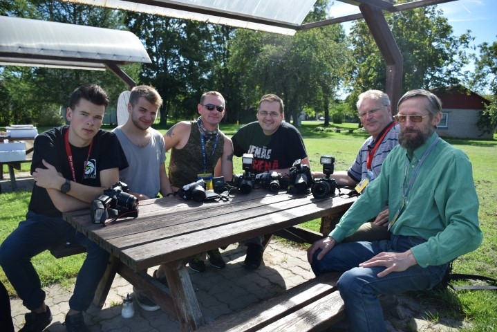 “Kokneses kadrs” Iršos. Ingus Pugačovs (no kreisās), Kristaps Aldiņš, Valdis Zvirgzdiņš, Ainārs Briedis, Arvis Voicehovičs un Mārcis Briška.
Autors: Imants Kaziļuns