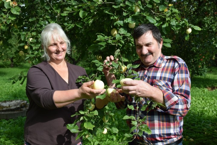 Miervaldis Naudiņš un Ligita Zeilāne. “Esmu viņa otrā elpa, bet viņš — mana otrā dzīve,” saka jubilāre. 
Autors: Imants Kaziļuns