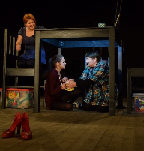 Aina no mēģinājuma.  No kreisās — Aija Sproģe, Sanija Sonora Jankovska un Rita Čerkovska.
Autors: Līga Patmalniece