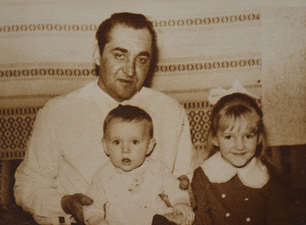 Senākās dienās. Tētis Uldis, jaunākais brālītis Māris un mazā Silva. 
Autors: no personīgā albuma