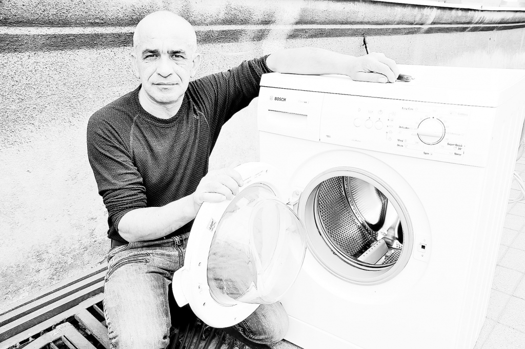 Veļas mazgājamo mašīnu remonta meistars Nikolajs Ismailovs: “Svarīgi ir sadzīves tehniku lietot atbilstoši instrukcijai.”

Autors: Dainis Ģelzis