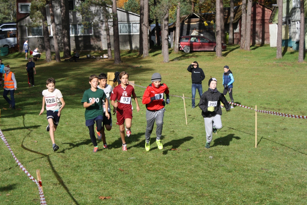 AIZIET! Distancē dodas jaunākās grupas zēni. 
Autors: Sandra Pumpure