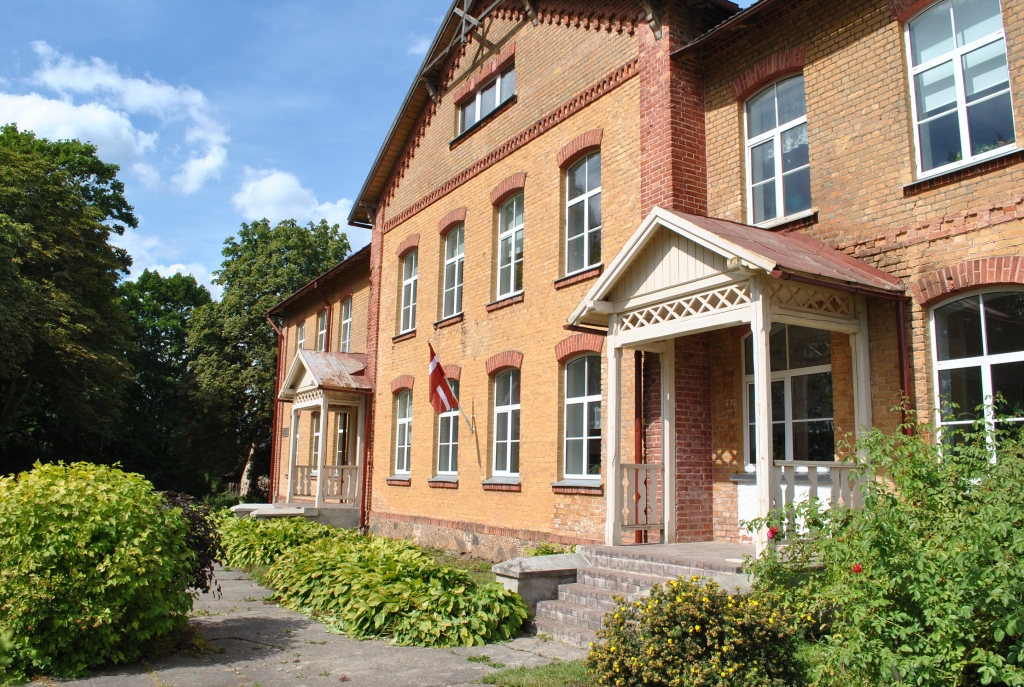 Sunākstes pamatskolā nevienam no pedagogiem nav pilnas darba slodzes, jo to nevar nodrošināt. Daži atalgojuma samazinājuma dēļ aizgājuši no darba.                                                                                                                                                                                                              
Autors: no “Staburaga” arhīva 