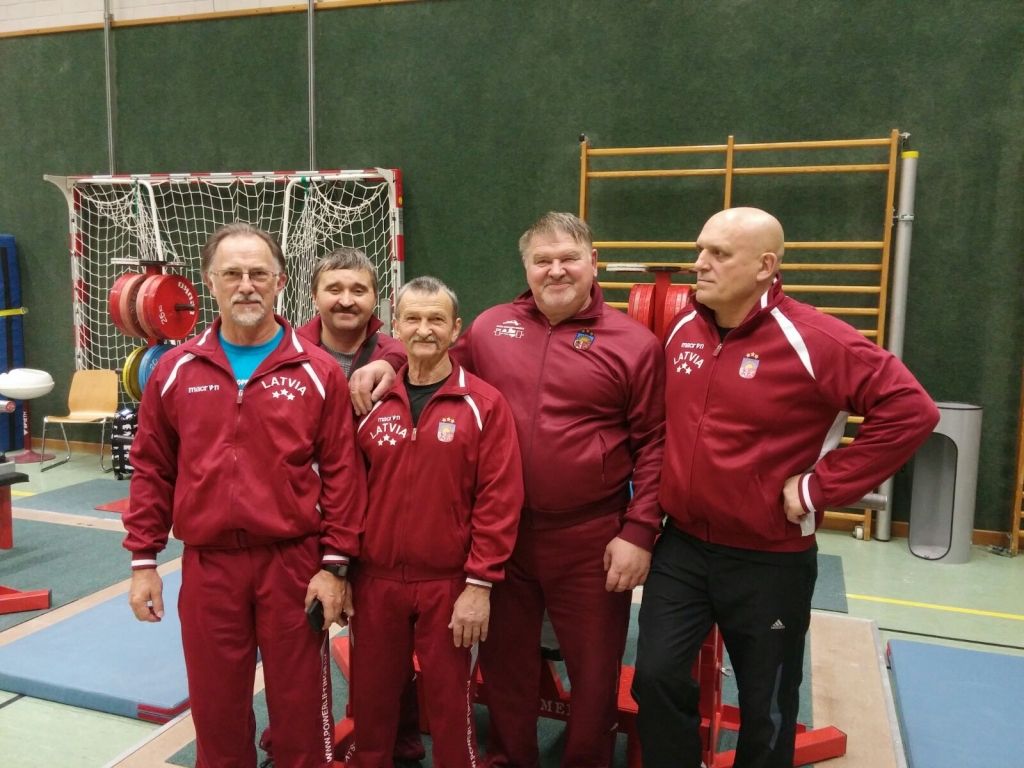 Latvijas izlase Eiropas senioru čempionātā: Jānis Lasmanis (no kreisās), Jurijs Ivaņušins, Jevgēnijs Vorobjovs, Dainis Reinholds un Vladimirs Kovaļskis.                                                  
Autors: no Pauerliftinga federācijas