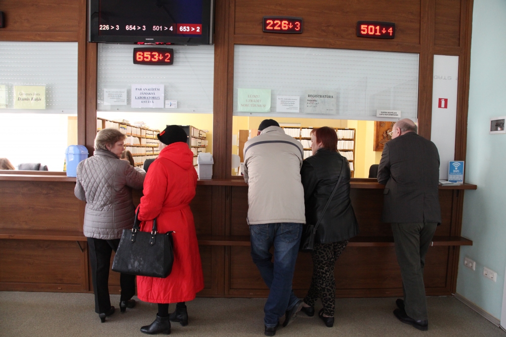 JĀMAKSĀ PAŠIEM. Daudziem pacientiem nākas vilties, gaidīto cerību vietā saņemot atteikumu — valsts finansējuma ārsta konsultācijām vairs nav, jāmaksā pilna summa.                                                                                                                                                                                         

Autors: no “Staburaga” arhīva 