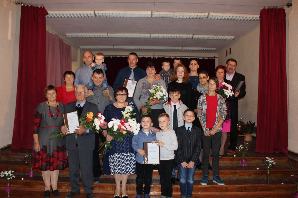 VISI KOPĀ. Pilskalniešu stiprākās ģimenes ar draugiem un radiem.  	
Autors: Agnese Rutka