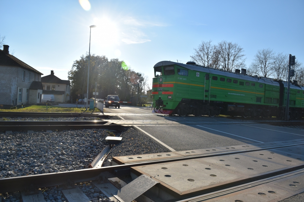 Pārbrauktuve Koknesē. Gadu statistika liecina, ka negadījumu uz dzelzceļa kopumā kļūst mazāk. Šogad bojā gājis 21 cilvēks, tostarp divi bērni.