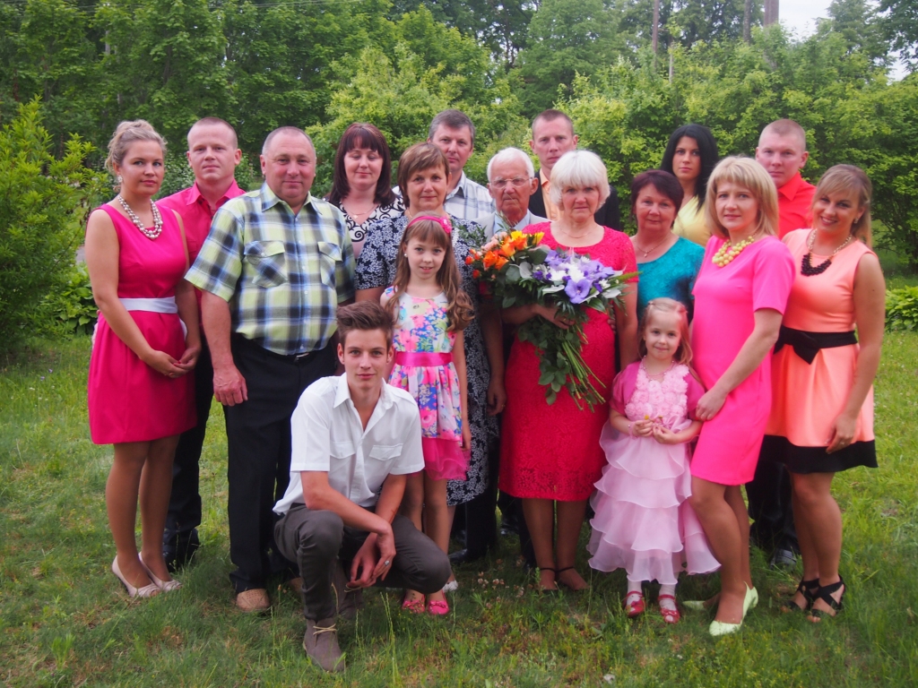 Dižģimene. Ģimeņu svētkos Pilskalnē Pļepu ģimeni godāja kā dižģimeni. 	

Autors: no ģimenes albuma