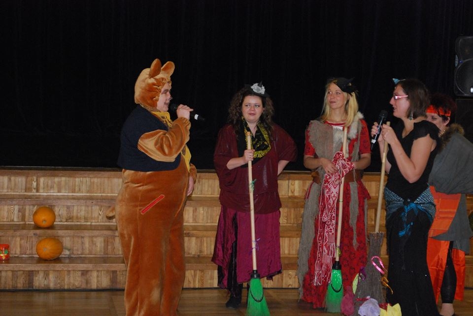 Skrīveru Laimes lācis nevienam neatteica padomu un atbildēja uz visiem aktuālajiem jautājumiem par to, kas ir laime.