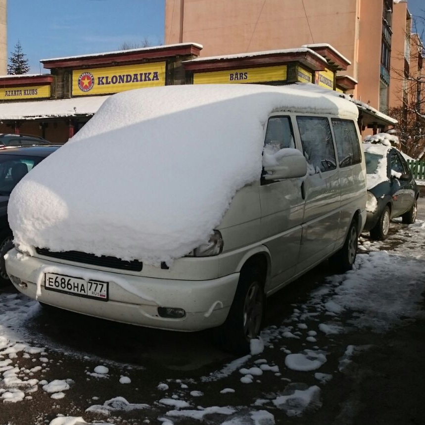 APSNIDZIS UN AR MASKAVAS APGABALA NUMURZĪMĒM. Tāds Salaspilī, pie spēļu zāles, tika atrasts nozagtais auto.                                  
Autors: Artūrs