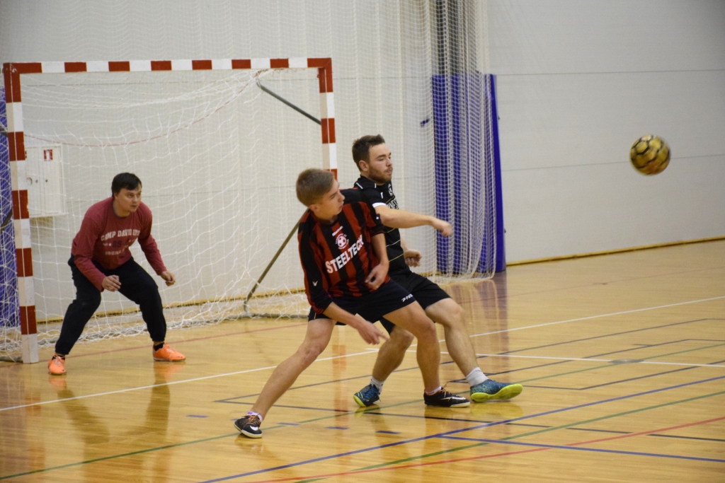 Mačs, kas paliks atmiņā. Vakara pirmā spēle starp vienībām “FC Aizkraukle” un “Koknese” izcēlās ar spraigo nobeigumu.
Autors: Viesturs Kaktiņš