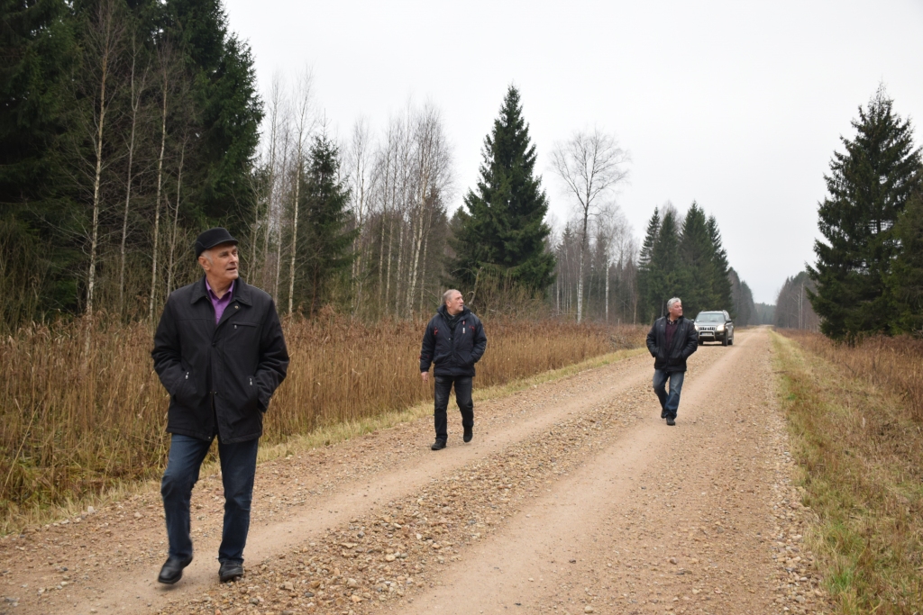 Egles meklējumos. Ivars Sekacis (no kreisās), Einārs Zēbergs un Voldemārs Ciematnieks.
Autors: Inga Patmalniece