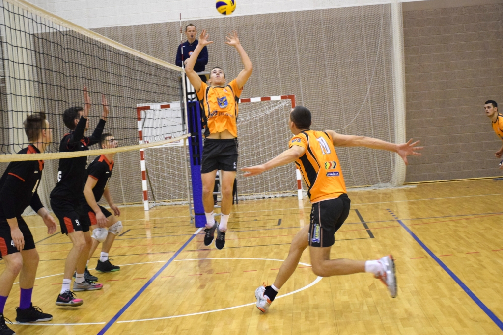 Zaudējums mājas spēlē. Vienība “VK Aizkraukle” atzina Limbažu volejbolistu pārākumu, piekāpjoties pretiniekiem visos setos.
Autors: Viesturs Kaktiņš