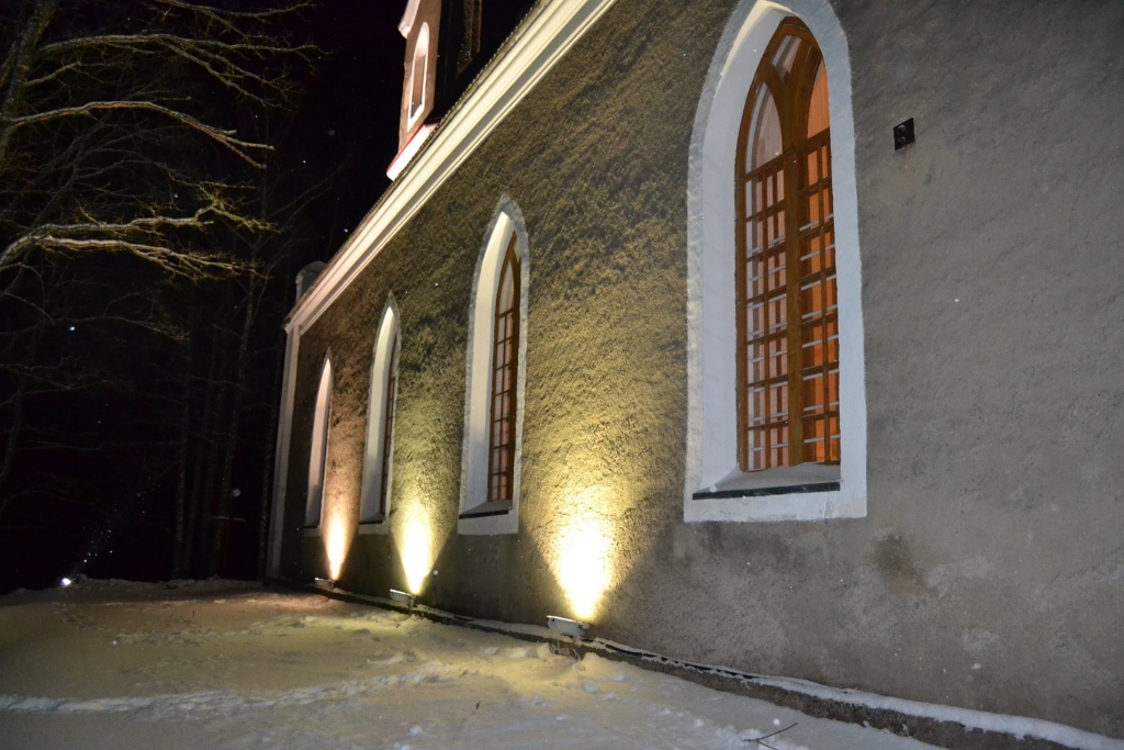 ADVENTES LAIKĀ Seces baznīca ir izgaismota, taču elektrības rēķiniem naudas nepietiek.

Autors: no “Staburaga” arhīva