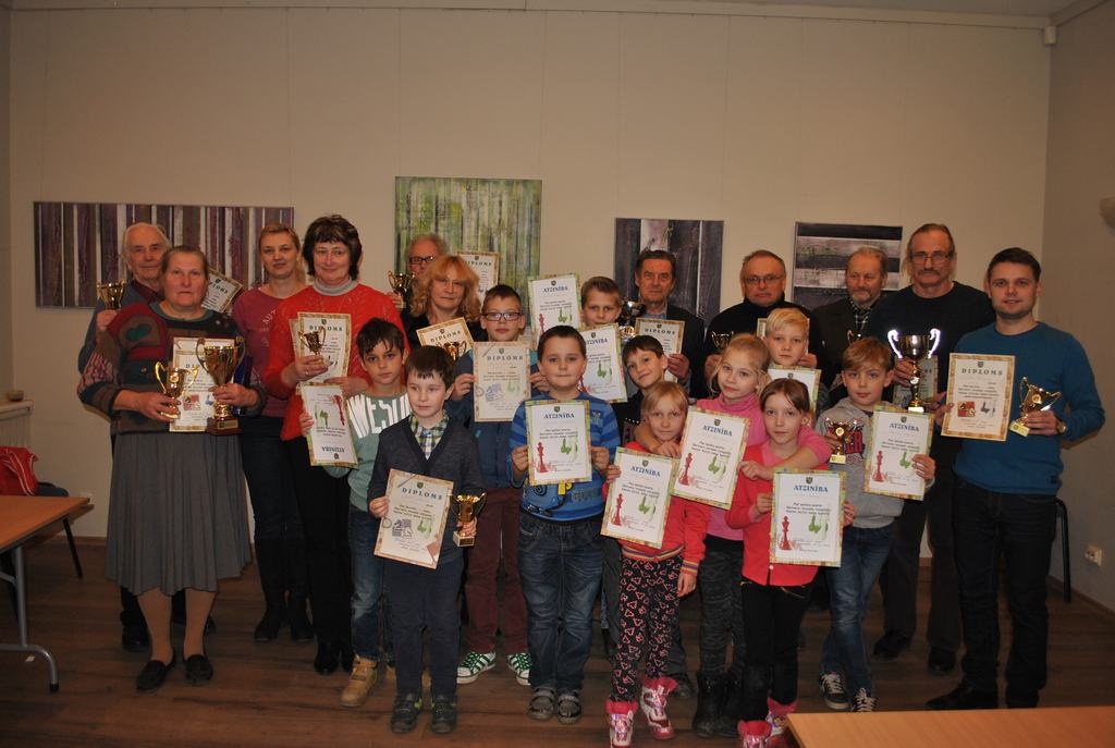 Visi gada kopsavilkuma godalgoto vietu ieguvēji saņēma diplomus, kausus un pārsteiguma balvas no Skrīveru novada domes.                                                                                                                      
Autors: Sandra Pumpure