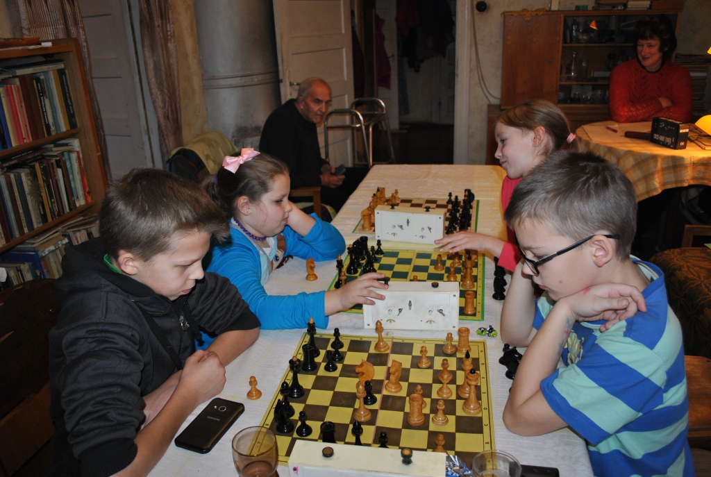 SPĒLĒTPRIEKS ir Pļaviņu jaunajiem šahistiem. 