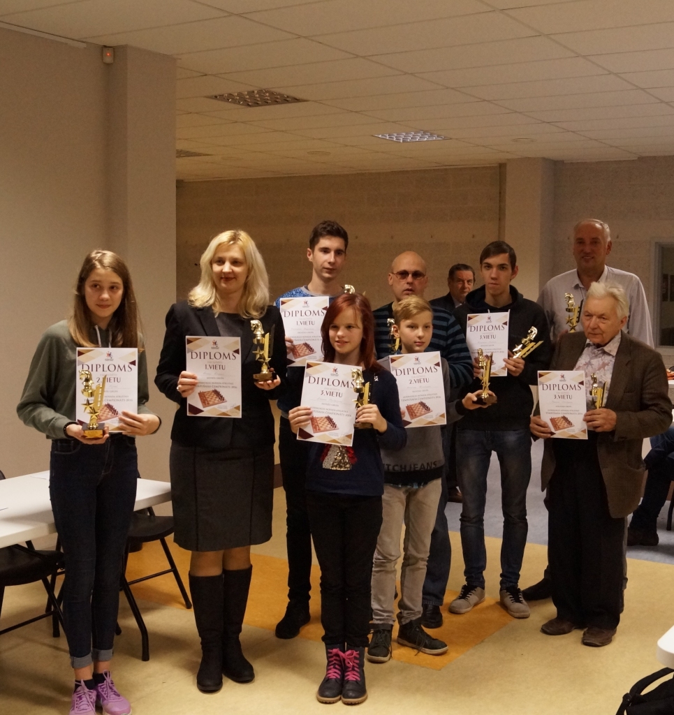 Turnīra godalgoto vietu ieguvēji saņēma diplomus, kausus un balvas no Aizkraukles novada sporta centra.                                                                                                                                                              
Autors: no A. Krauzes