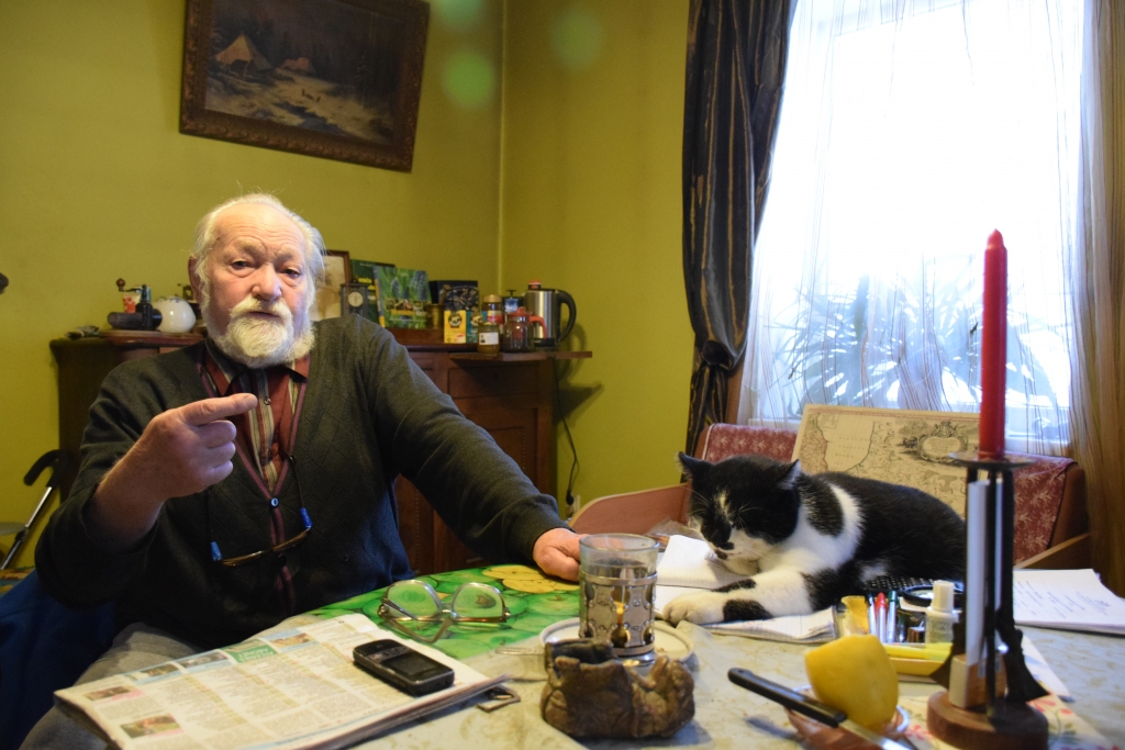 “Krustupjos”. Aleksejs Dekerts ar ikdienas sabiedroto — Kinci. 
Autors: Līga Patmalniece